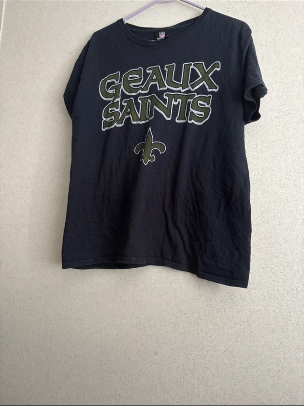 NFL Black 'Geaux Saints' Short Sleeve Tee with Gold Accent